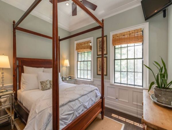 Stunning Five-Bedroom Vacation Home in East Hampton
