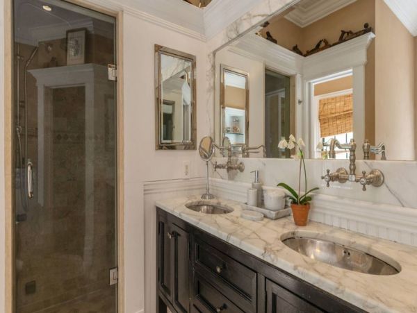 Stunning Five-Bedroom Vacation Home in East Hampton