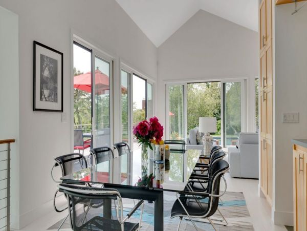 Walk to Beach Pool Home Four Bedrooms in Southampton