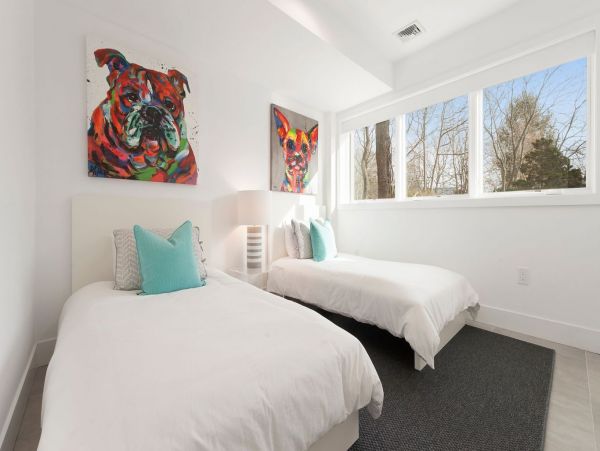 Walk to Beach Pool Home Four Bedrooms in Southampton