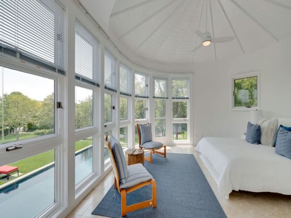 Walk to Beach Pool Home Four Bedrooms in Southampton