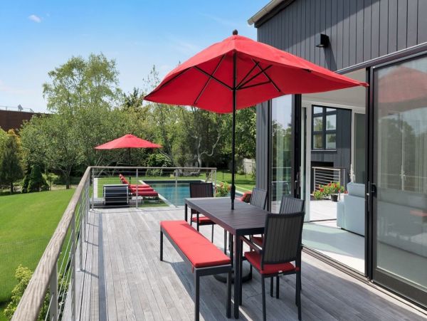 Walk to Beach Pool Home Four Bedrooms in Southampton