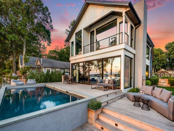 Bay View Four Bedroom Rental Home in The Hamptons