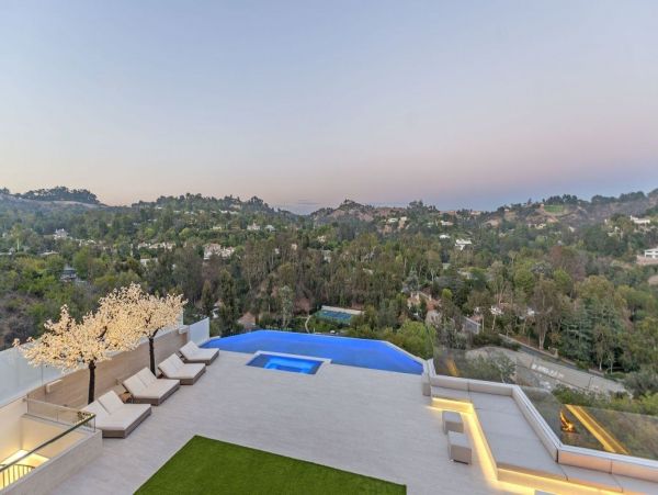 Los Angeles Home 993056