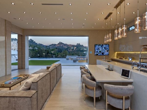 Los Angeles Home 993056