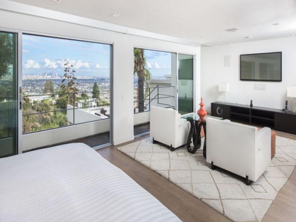 Los Angeles Home 993060