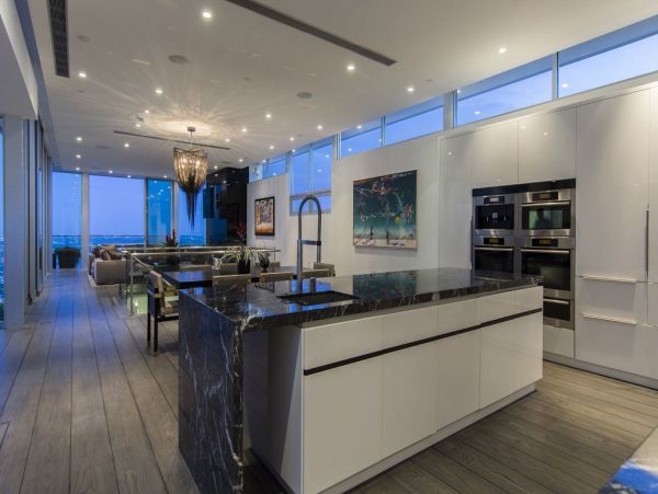Los Angeles Home 993061