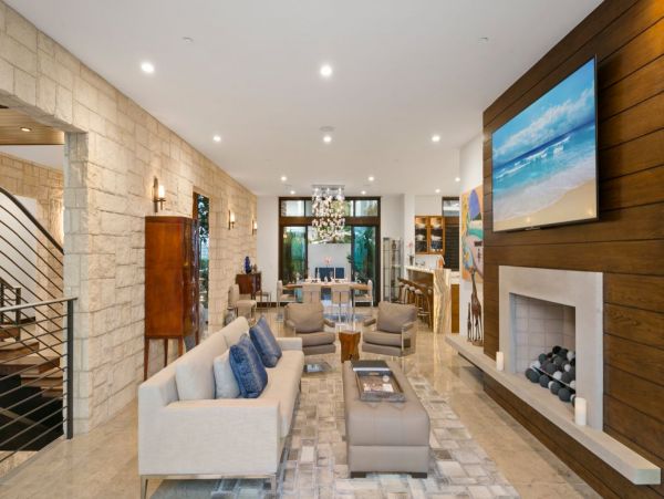 Los Angeles Home 993065