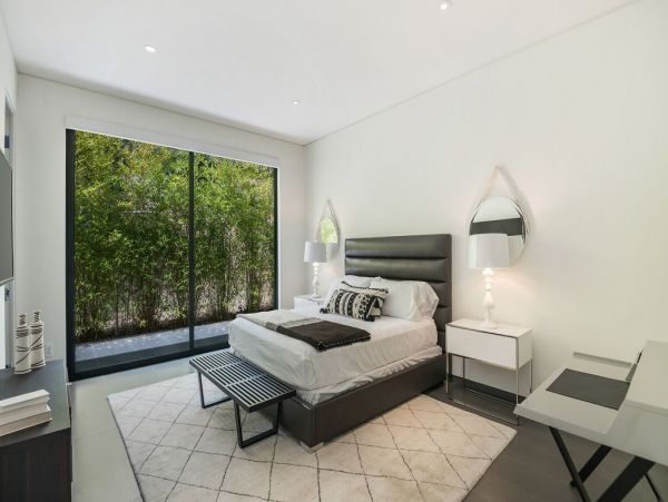 Los Angeles Home 993067