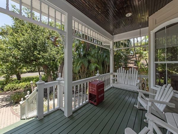 Charming Vacation Rental Home in Naples With 4 Bedrooms