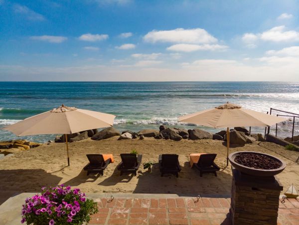 Luxurious 9-Bedroom Beachfront Oasis in Oceanside