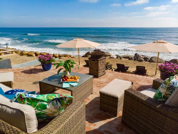 Luxurious 9-Bedroom Beachfront Oasis in Oceanside