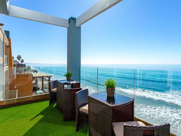 Luxurious 9-Bedroom Beachfront Oasis in Oceanside