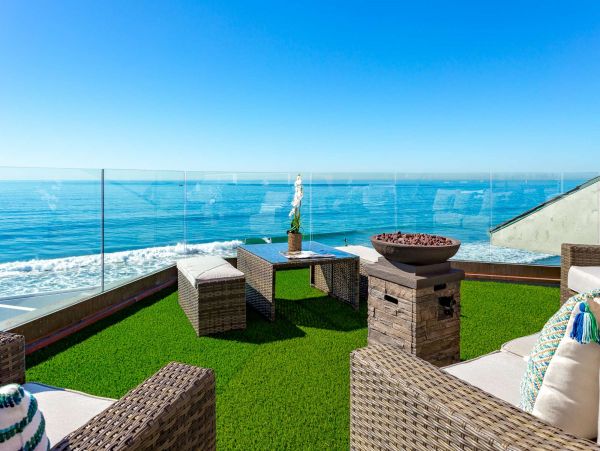 Luxurious 9-Bedroom Beachfront Oasis in Oceanside