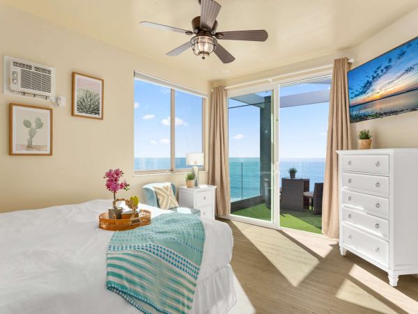 Luxurious 9-Bedroom Beachfront Oasis in Oceanside