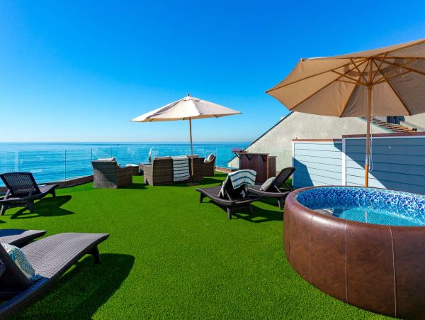 Luxurious 9-Bedroom Beachfront Oasis in Oceanside