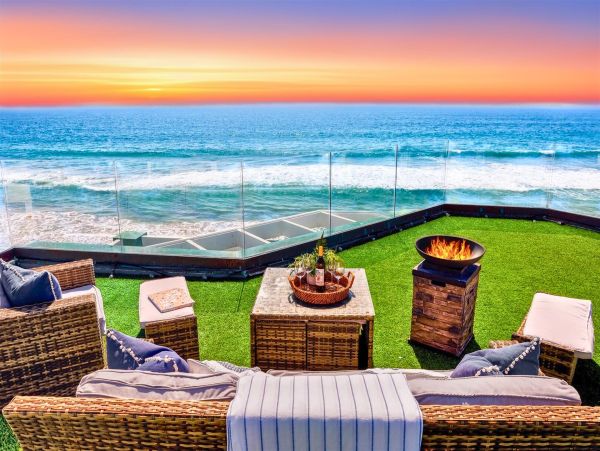 Luxurious 9-Bedroom Beachfront Oasis in Oceanside