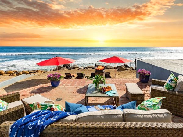 Luxurious 9-Bedroom Beachfront Oasis in Oceanside