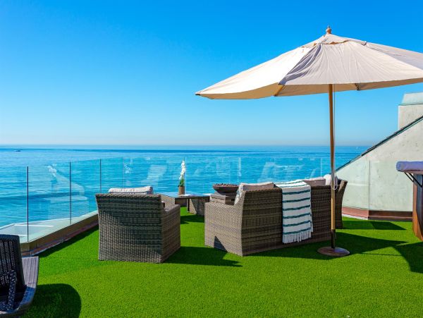 Luxurious 9-Bedroom Beachfront Oasis in Oceanside