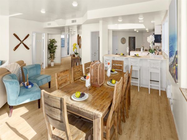 Luxurious 9-Bedroom Beachfront Oasis in Oceanside
