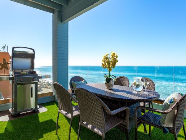 Luxurious 9-Bedroom Beachfront Oasis in Oceanside