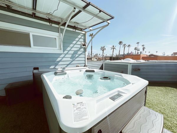 Luxurious 9-Bedroom Beachfront Oasis in Oceanside