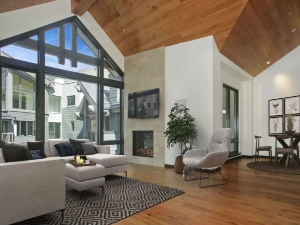 Two Bedroom Lionshead Vacation Condo Sleeps 6 Walk to Lifts