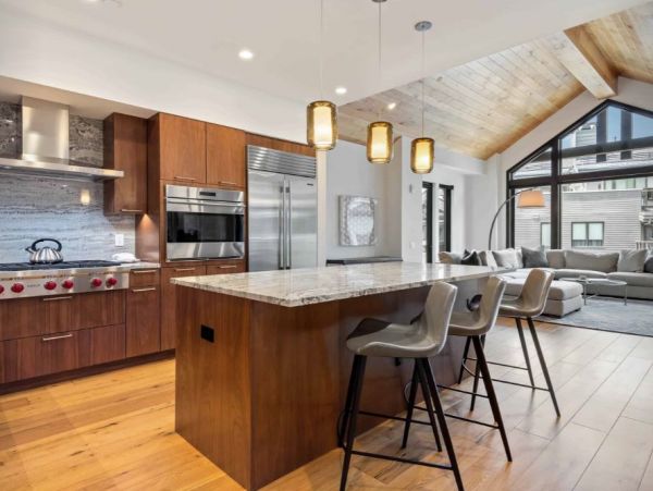 Two Bedroom Lionshead Vacation Condo Sleeps 6 Walk to Lifts