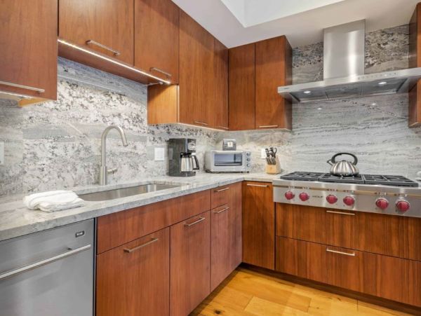 Two Bedroom Lionshead Vacation Condo Sleeps 6 Walk to Lifts