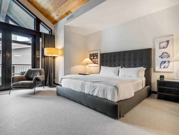 Two Bedroom Lionshead Vacation Condo Sleeps 6 Walk to Lifts