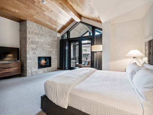 Two Bedroom Lionshead Vacation Condo Sleeps 6 Walk to Lifts