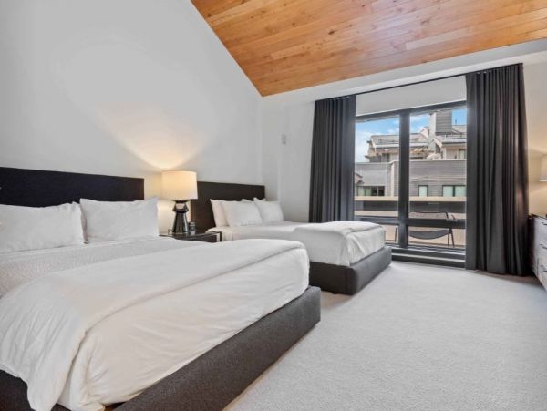 Two Bedroom Lionshead Vacation Condo Sleeps 6 Walk to Lifts