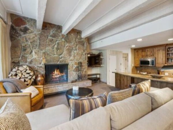 Luxury Vacation Home in Vail Mountain Views Sleeps 4 Guests
