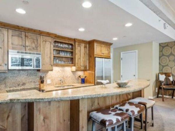 Luxury Vacation Home in Vail Mountain Views Sleeps 4 Guests