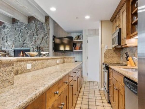 Luxury Vacation Home in Vail Mountain Views Sleeps 4 Guests