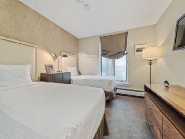 Luxury Vacation Home in Vail Mountain Views Sleeps 4 Guests