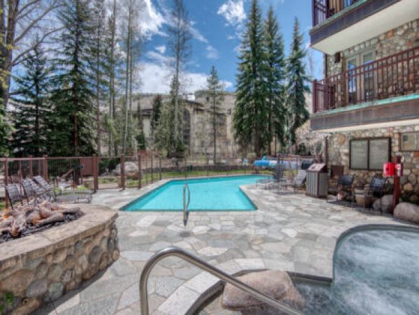 Luxury Vacation Home in Vail Mountain Views Sleeps 4 Guests