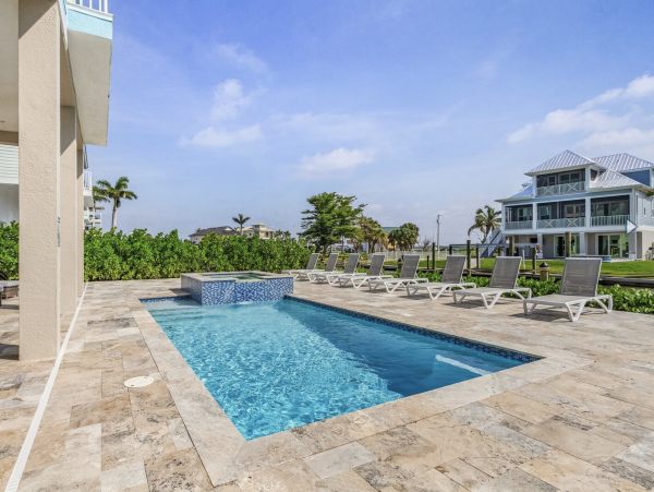 Fort Myers Walk to Beach & Canal Access 5 Bedroom Pool Home