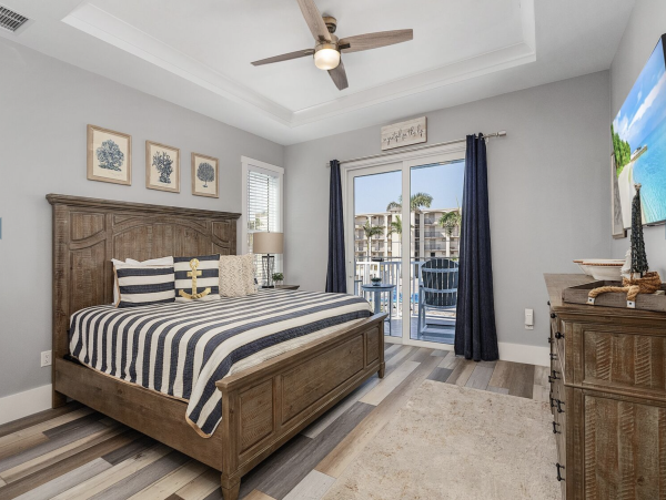 Fort Myers Walk to Beach & Canal Access 5 Bedroom Pool Home