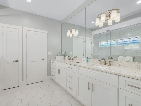 Fort Myers Walk to Beach & Canal Access 5 Bedroom Pool Home