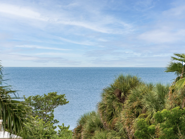 Fort Myers Walk to Beach & Canal Access 5 Bedroom Pool Home