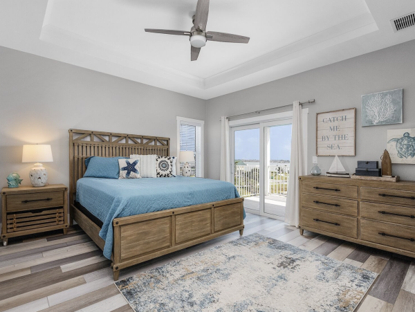 Fort Myers Walk to Beach & Canal Access 5 Bedroom Pool Home