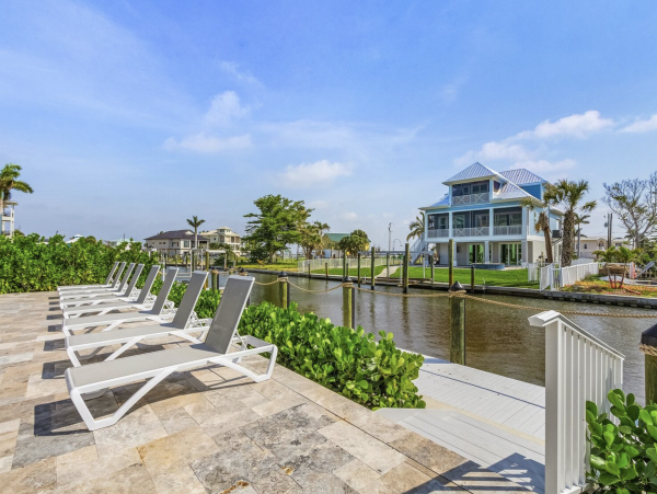 Fort Myers Walk to Beach & Canal Access 5 Bedroom Pool Home