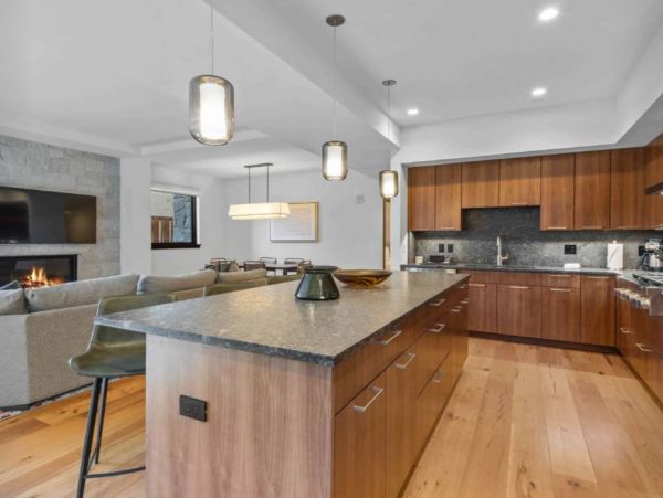 Two Bedroom Lionshead Vacation Condo Sleeps 4 Walk to Lifts