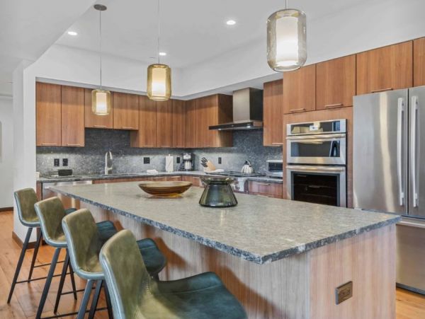 Two Bedroom Lionshead Vacation Condo Sleeps 4 Walk to Lifts