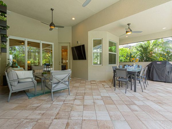 Naples Luxury Vacation Home With Private Pool Sleeps Six