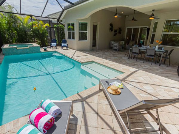 Naples Luxury Vacation Home With Private Pool Sleeps Six
