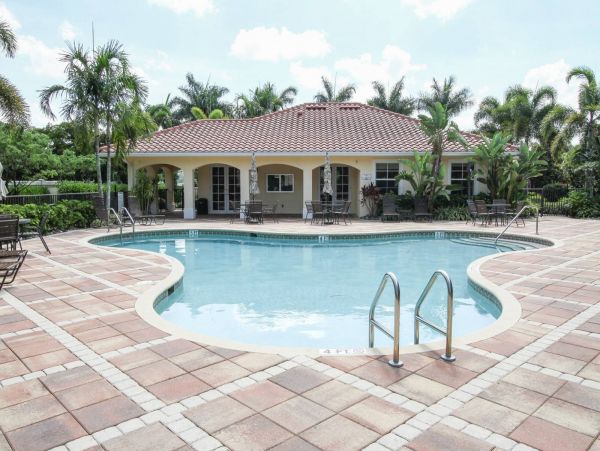 Naples Luxury Vacation Home With Private Pool Sleeps Six