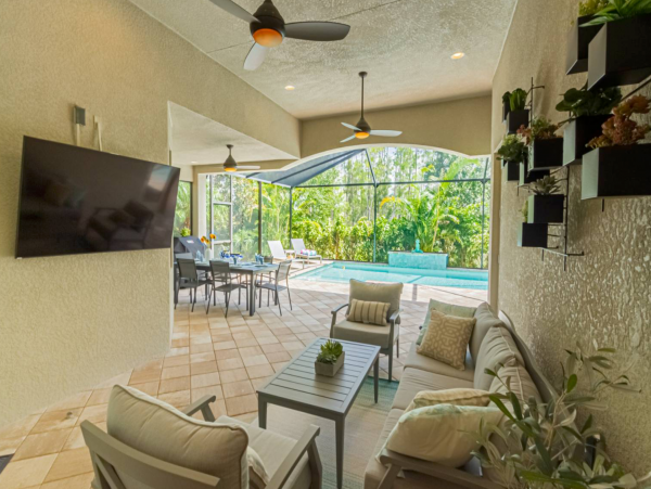 Naples Luxury Vacation Home With Private Pool Sleeps Six