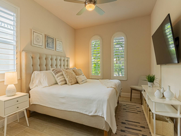 Naples Luxury Vacation Home With Private Pool Sleeps Six